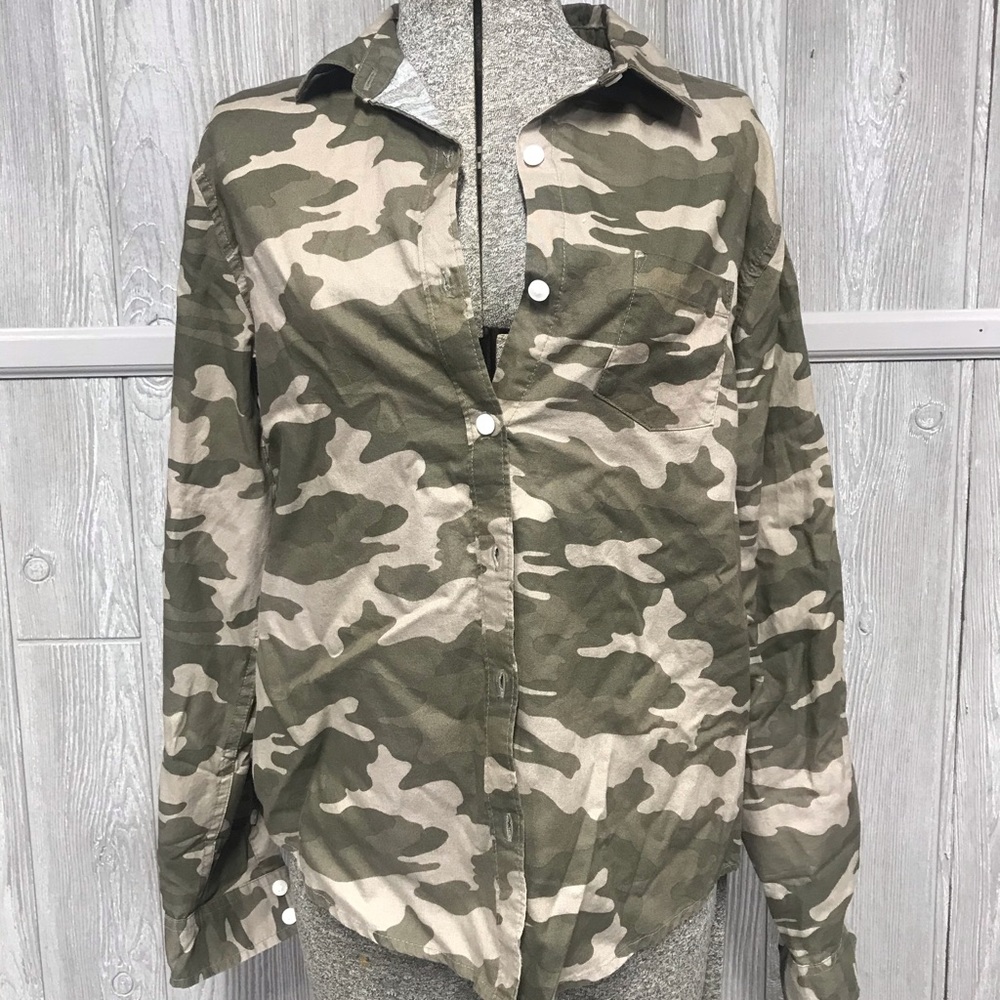 Universal Threads Camden Camo Shirt NWT Size S